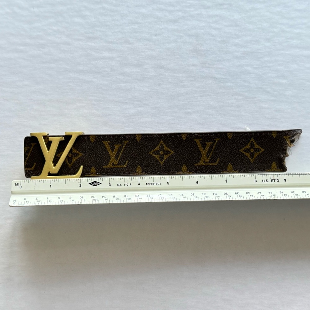 LV print torn belt & buckle.